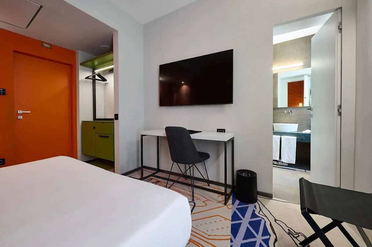 ****  Mytale Creative Academy Hotel روما إيطاليا